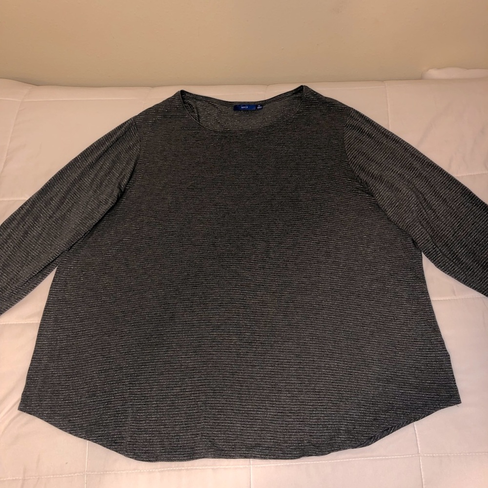 Long Sleeve  3x Top dark storm grey with shimmering silver threads